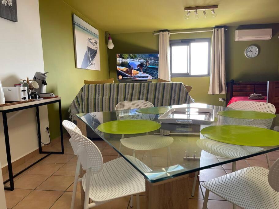 Immense Studio 51 Jusqu'A 4 Personnes Avec Vue Mer Saint-Denis Kültér fotó