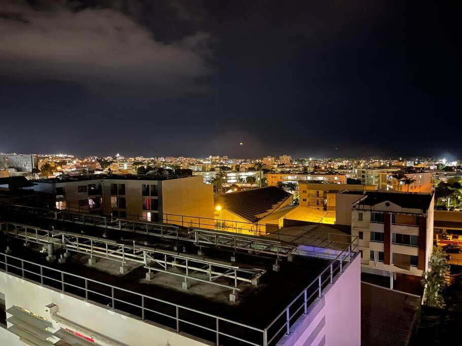 Immense Studio 51 Jusqu'A 4 Personnes Avec Vue Mer Saint-Denis Kültér fotó